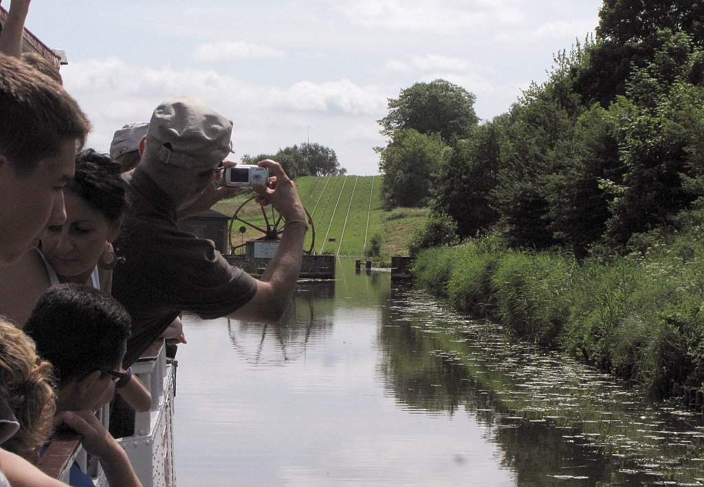 2012-07-02_10-42-03_IMG_x26833_cr.jpg -                                